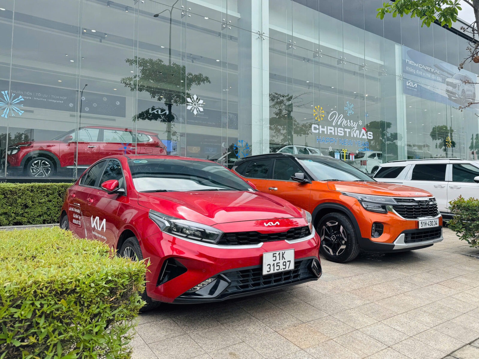 Showroom Kia Binh Tan 2 01 NGÀY CUỐI NHẬN 50% THUẾ TRƯỚC BẠ TRONG NĂM 2024