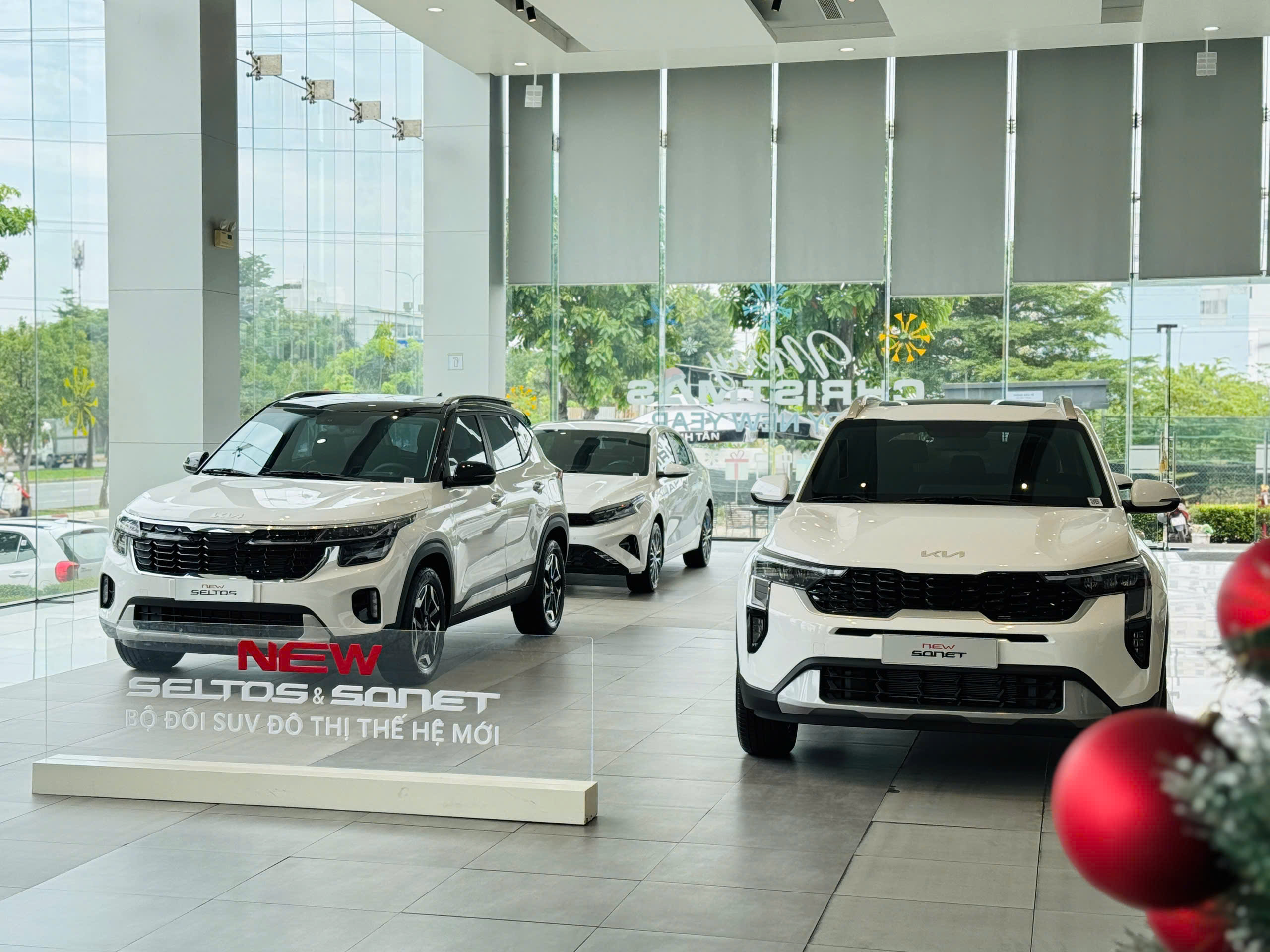 Showroom Kia Binh Tan 4 01 NGÀY CUỐI NHẬN 50% THUẾ TRƯỚC BẠ TRONG NĂM 2024